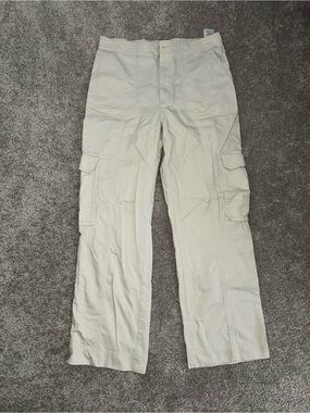 Abercrombie & Fitch Women’s Off-White Cargo Pants